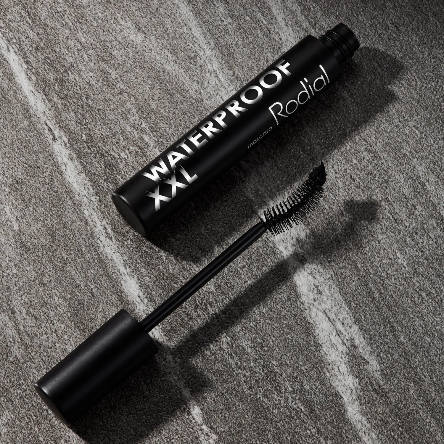 Rodial XXL Mascara Waterproof schwarz wasserfest Volumen