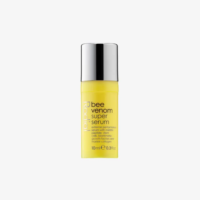 Rodial Bee Venom Discovery Straffungsserum Mini testend