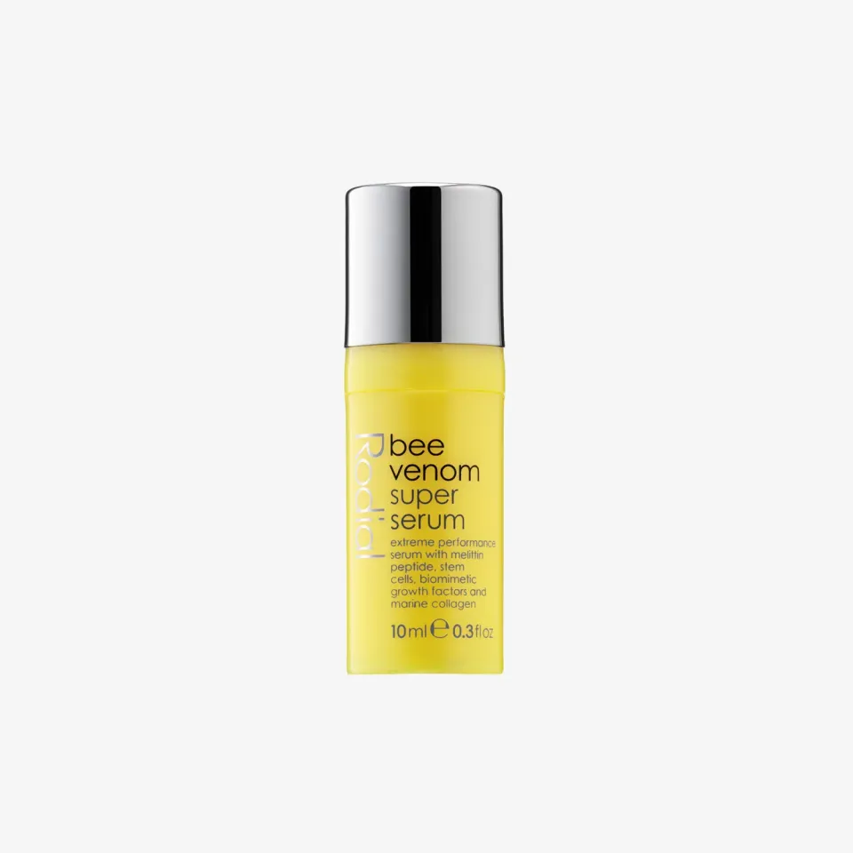 Rodial Bee Venom Discovery Straffungsserum Mini testend