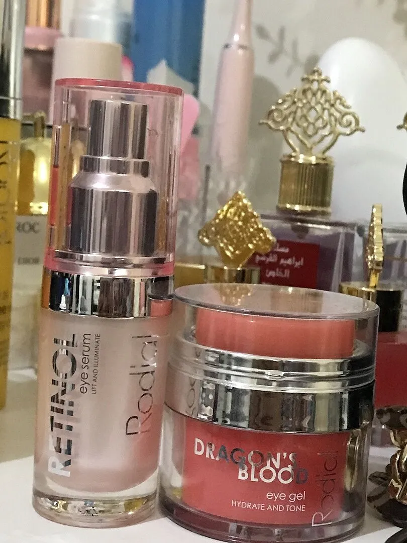 Rodial Dragon's Blood Augengel Eye Gel kühlend